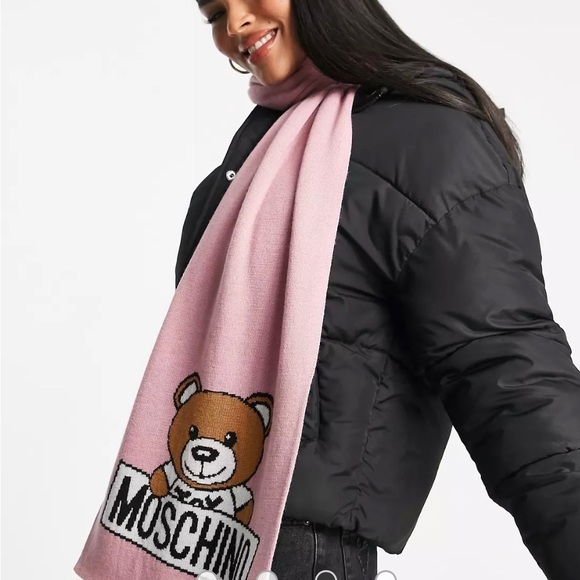 Moschino Teddy Scarf - Picture 3 of 5